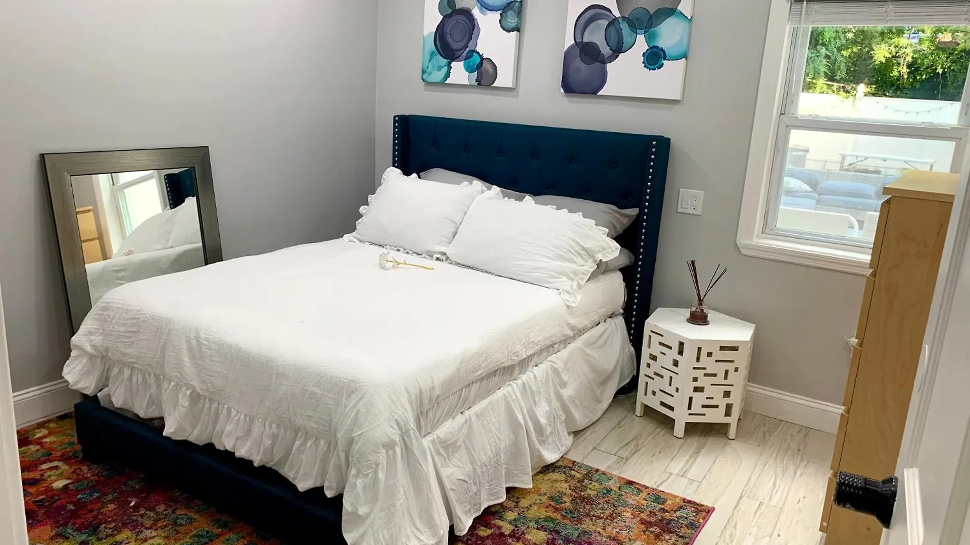 3 Bedroom Cozy Retreat With Large Backyard New York