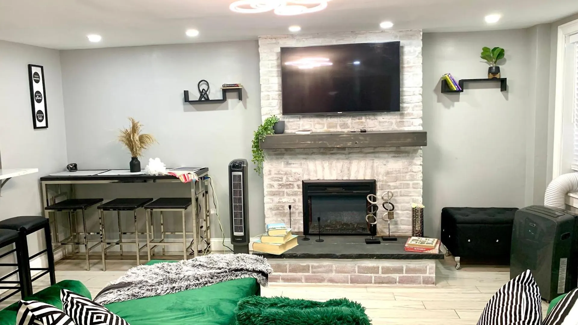 Apartment 3 Bedroom Cozy Retreat With Large Backyard New York
