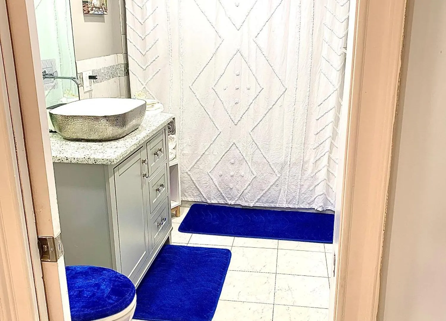 Apartment 3 Bedroom Cozy Retreat With Large Backyard New York