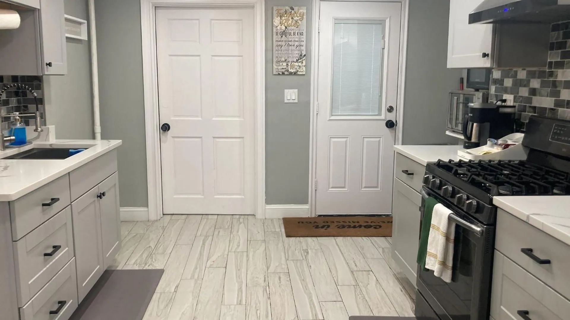 3 Bedroom Cozy Retreat With Large Backyard New York Apartman
